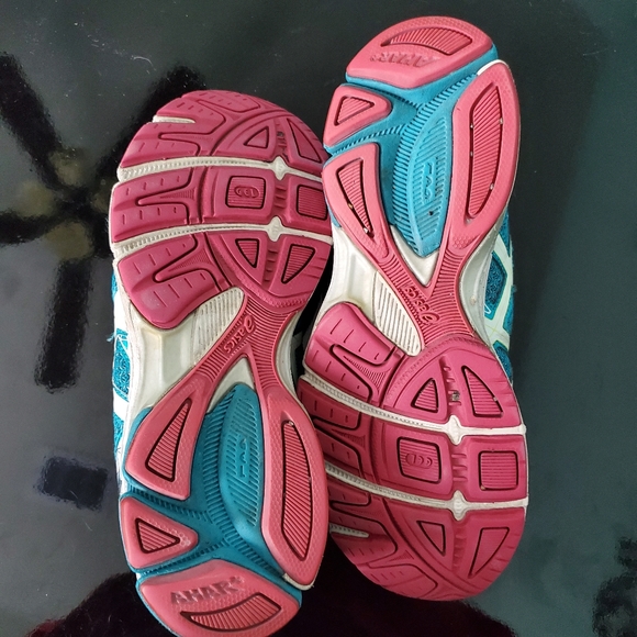 ASICS - Picture 2 of 2